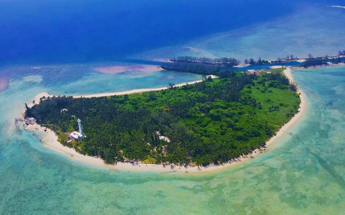 Isla Lobos, un sitio perfecto para disfrutar las vacaciones buceando en familia Facebook @